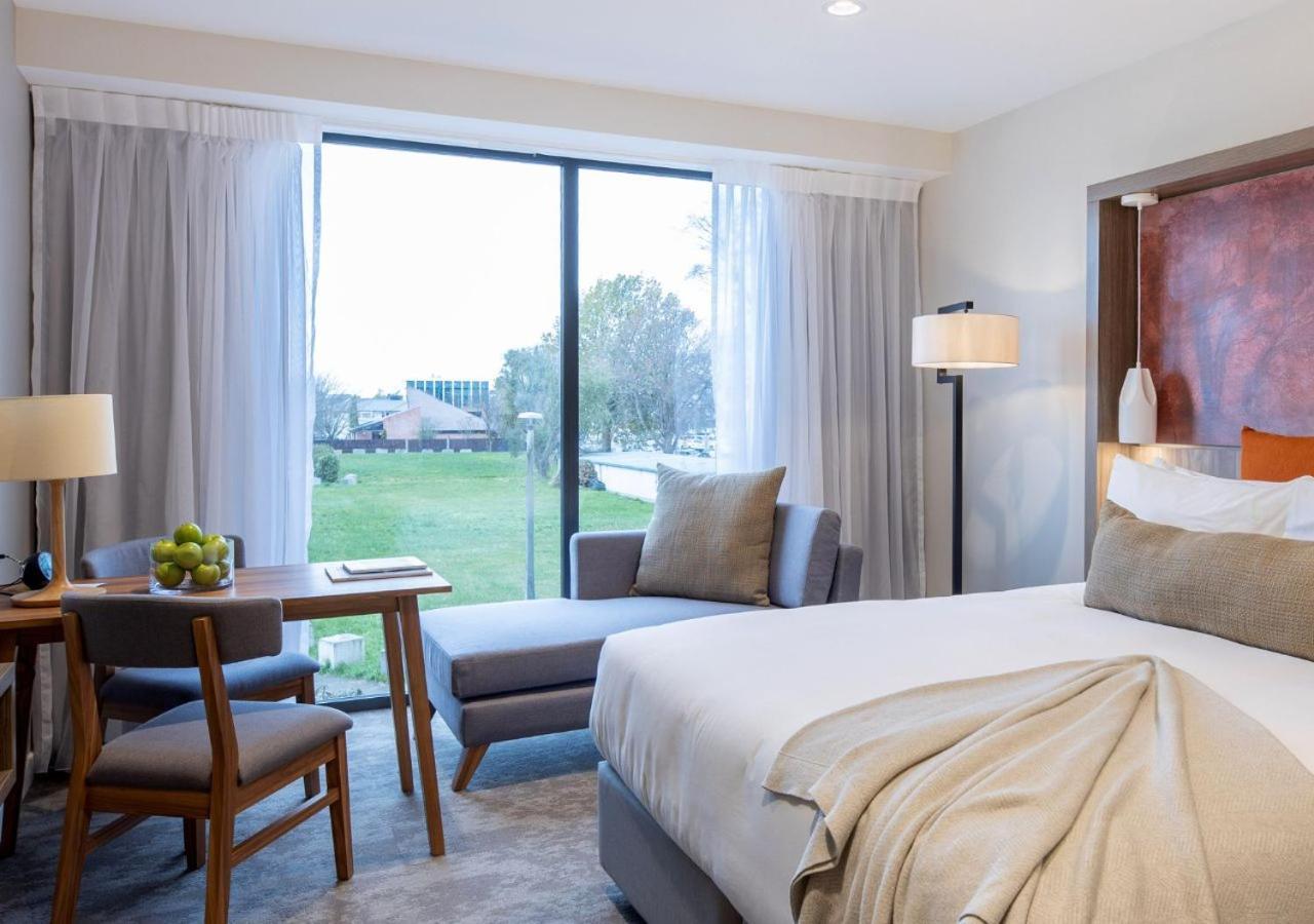Sudima Christchurch City Exteriér fotografie A guest room at the Hotel at Old Town Scottsdale