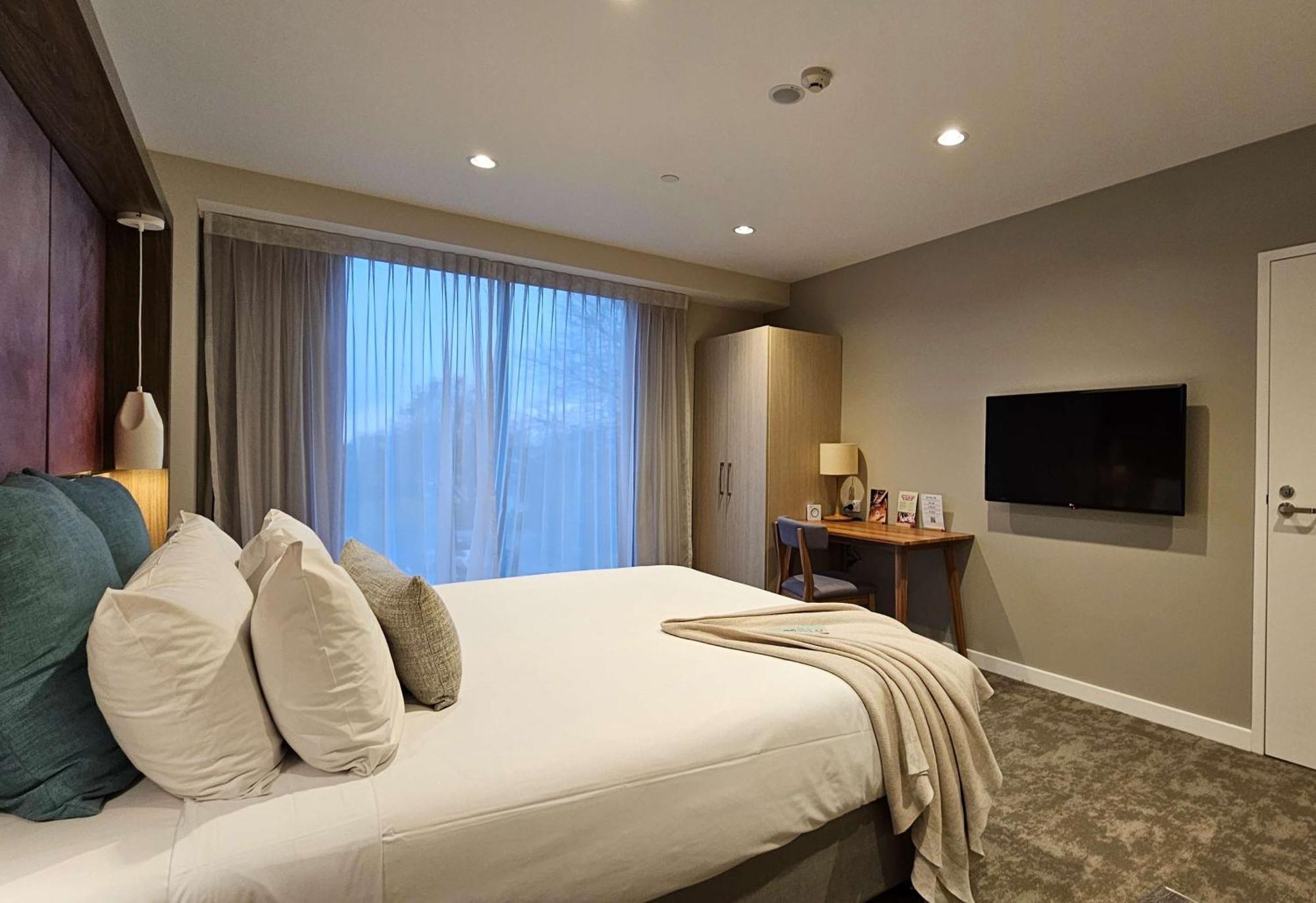 Sudima Christchurch City Exteriér fotografie A bedroom at the hotel
